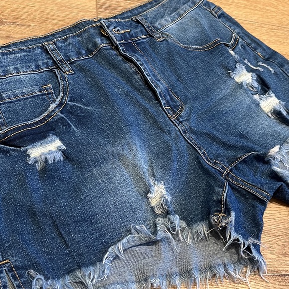 NWT Women’s Denim Jean Shorts Fray Bottoms Stretch Size Large - Picture 9 of 10